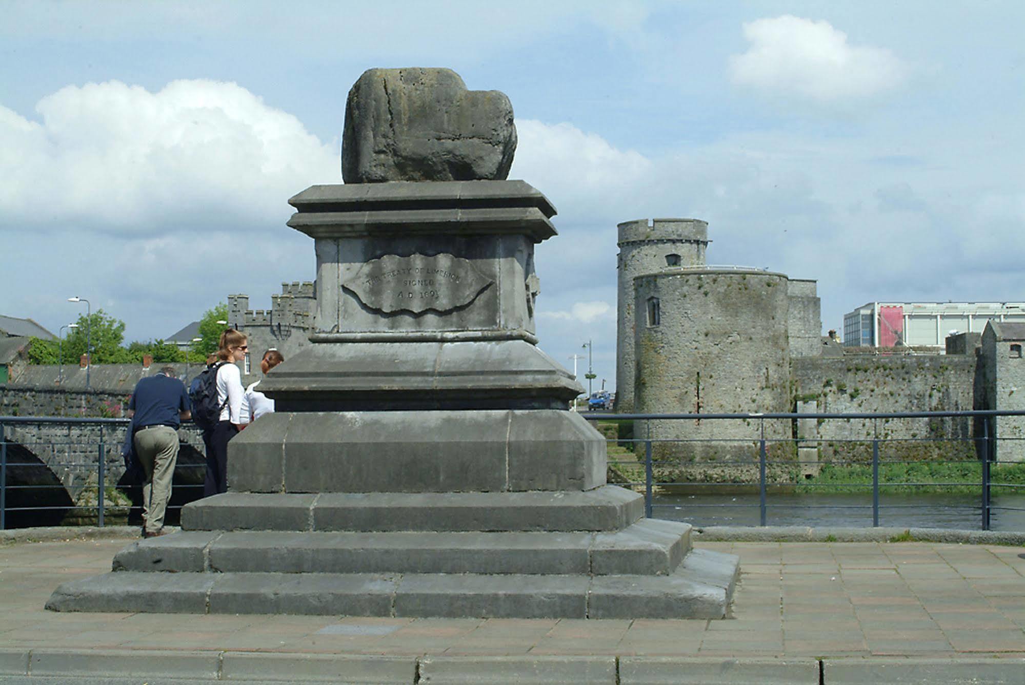 Troy Self Catering Village Limerick Ireland ภายนอก รูปภาพ