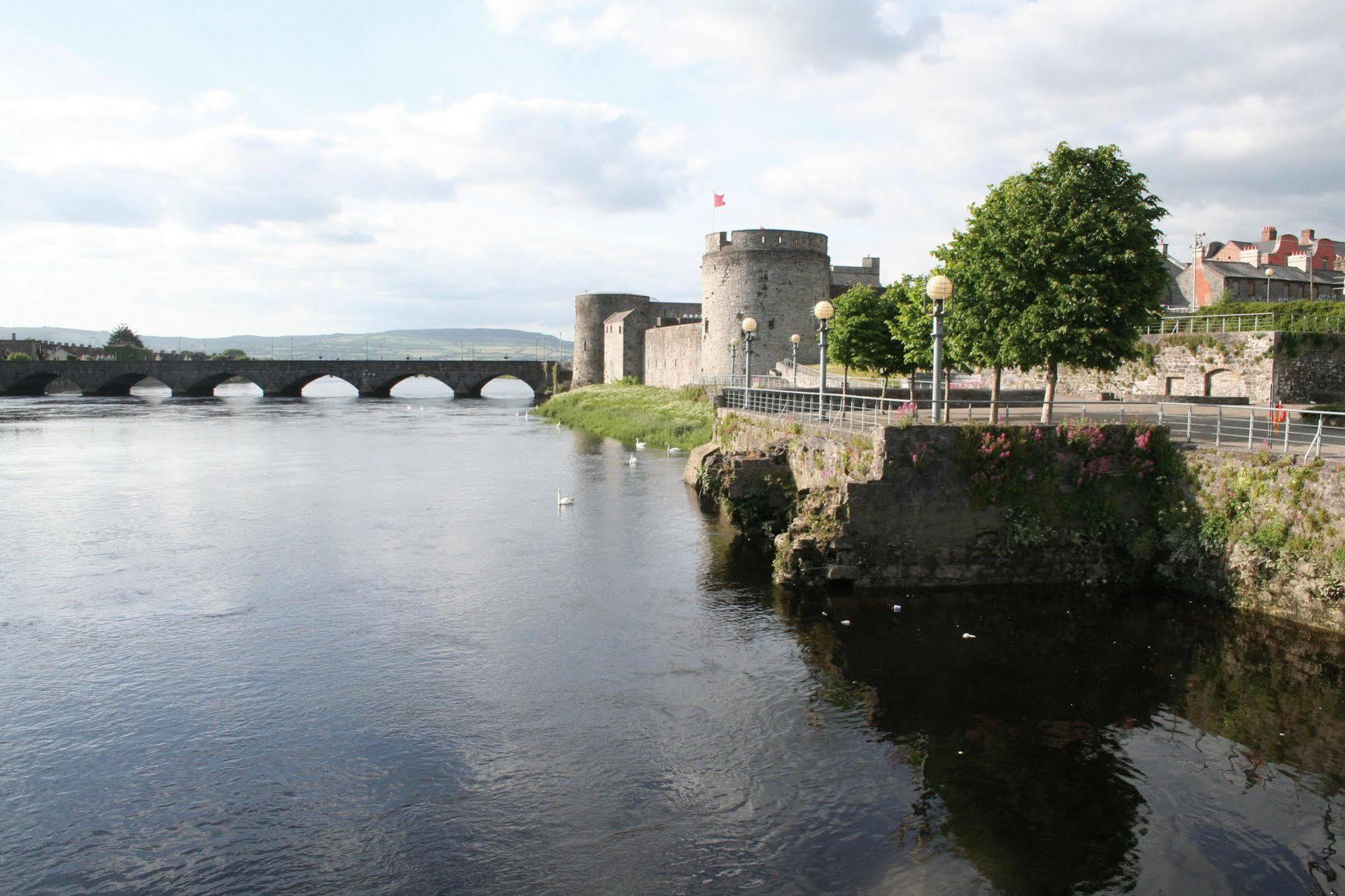 Troy Self Catering Village Limerick Ireland ภายนอก รูปภาพ